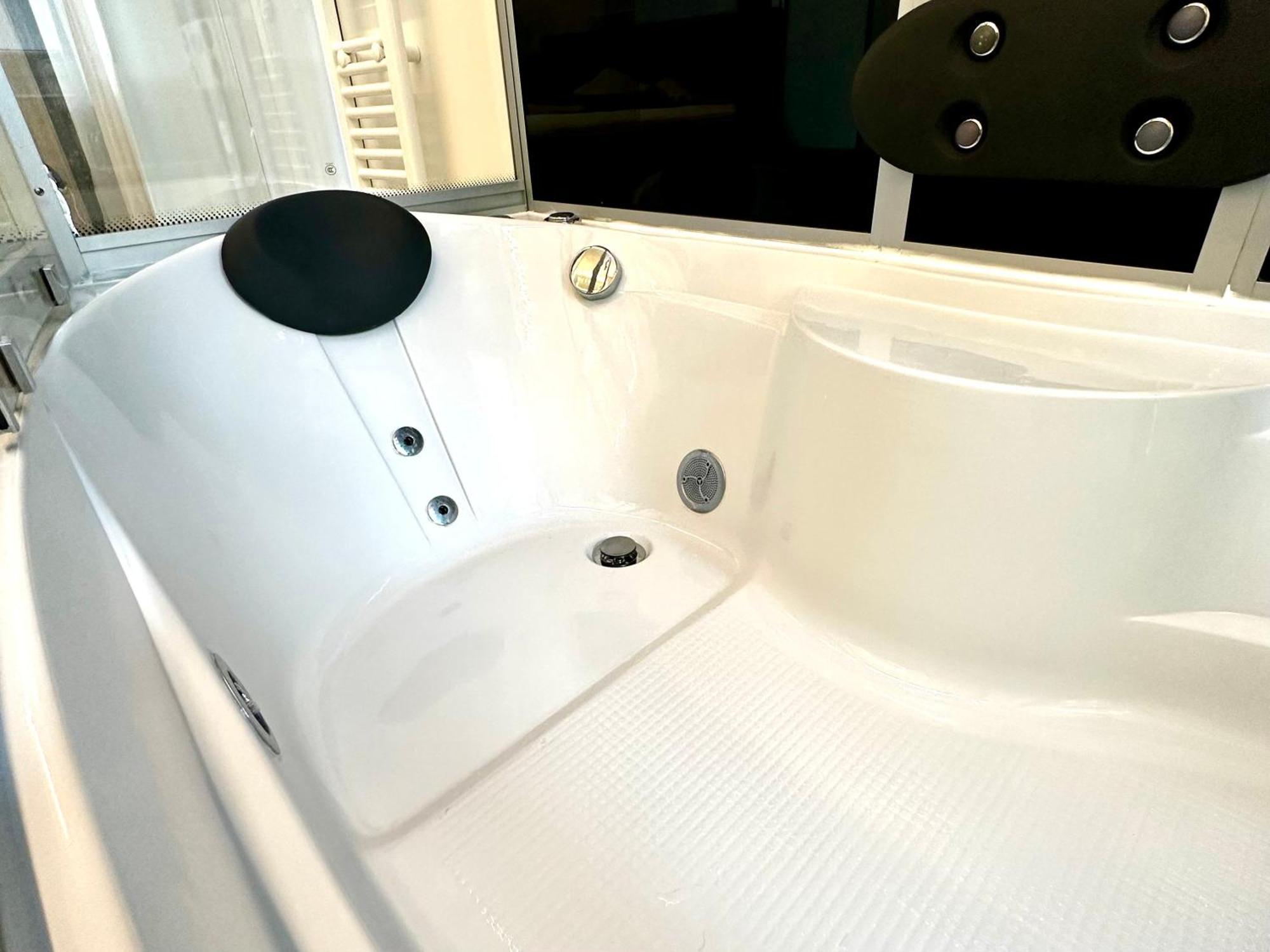 Beefree Whirlpoolsuite34-Free Parking & Fast Internet Pasov Exteriér fotografie