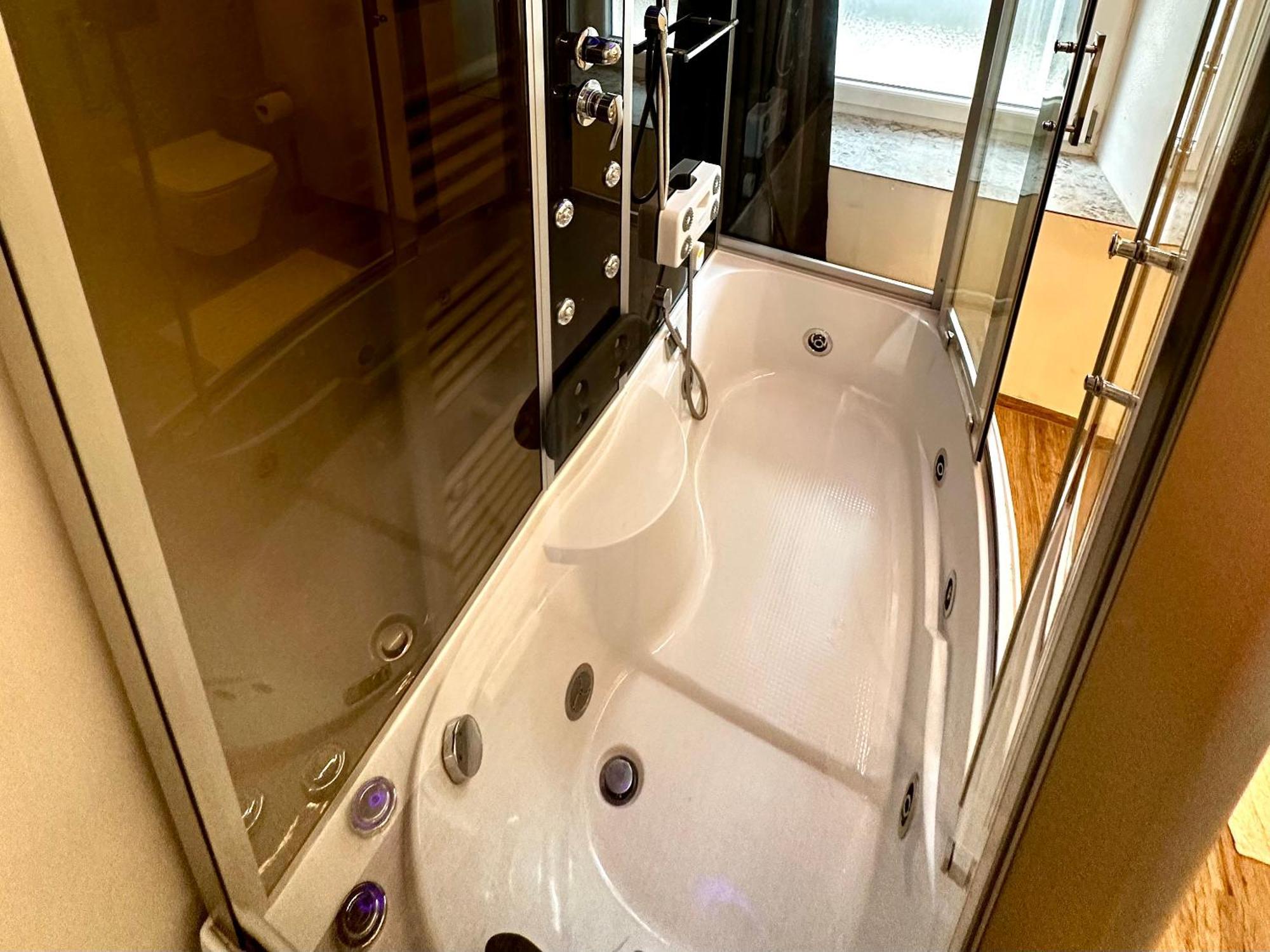 Beefree Whirlpoolsuite34-Free Parking & Fast Internet Pasov Exteriér fotografie